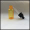 A pipeta plástica alaranjada engarrafa o produto comestível para a embalagem líquida do tempero fornecedor